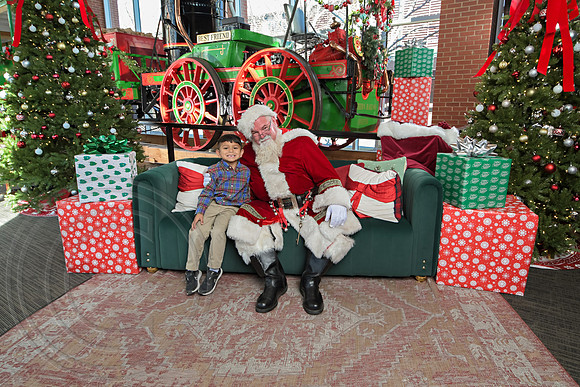 The Charleston Santa 2024-Dec22-3878