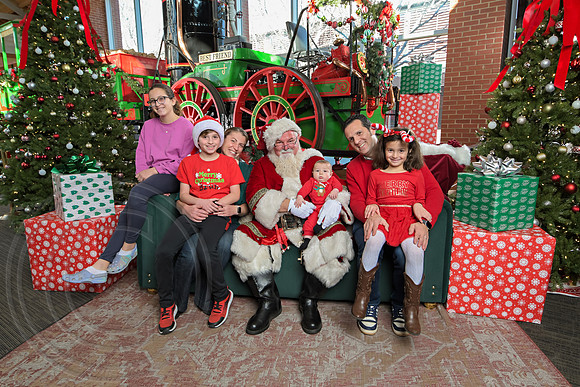 The Charleston Santa 2024-Dec22-3975