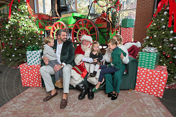 The Charleston Santa 2024-Dec1-0980