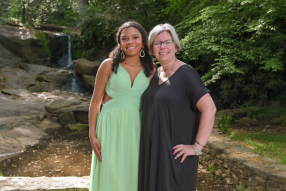 RKPhoto-2024-FallsPark-PromPics-65