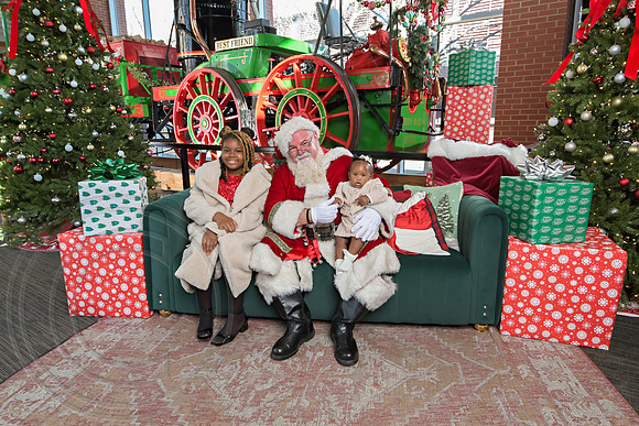 The Charleston Santa 2024-Dec22-3863