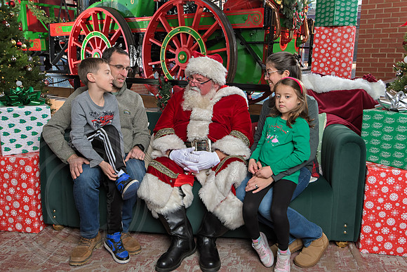 The Charleston Santa 2024-Dec22-4050