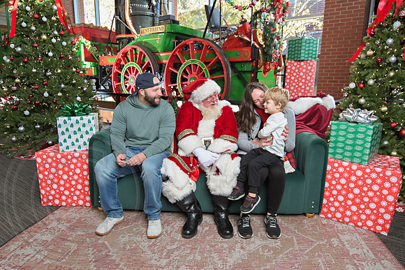 The Charleston Santa 2024-Dec1-0873