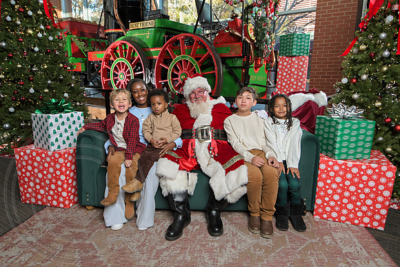 The Charleston Santa 2024-Dec7-1760