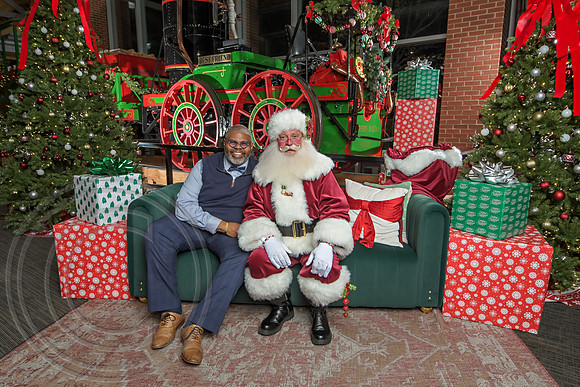 The Charleston Santa 2024-Dec10-2323