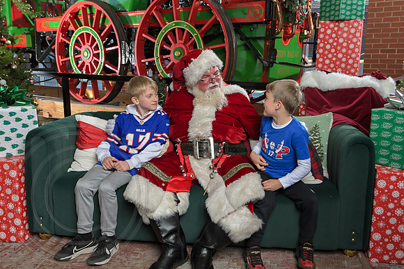 The Charleston Santa 2024-Dec22-4055