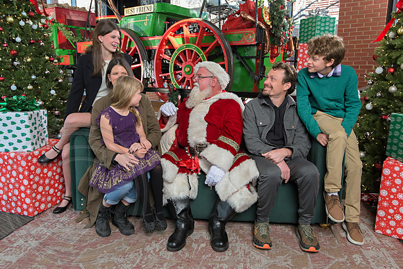 The Charleston Santa 2024-Dec22-3885