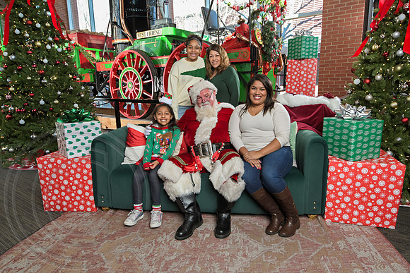 The Charleston Santa 2024-Dec22-3953