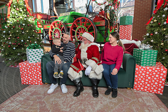 The Charleston Santa 2024-Dec22-3758