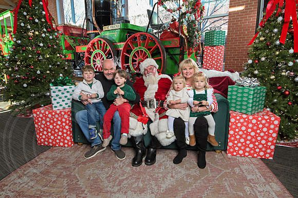 The Charleston Santa 2024-Dec22-4067