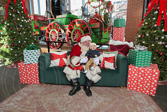The Charleston Santa 2024-Dec22-3895