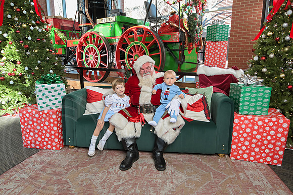The Charleston Santa 2024-Dec22-3935