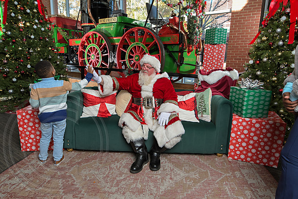 The Charleston Santa 2024-Dec7-1718