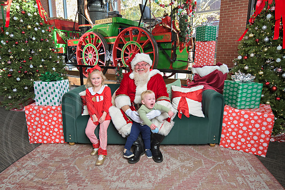 The Charleston Santa 2024-Nov30-0517