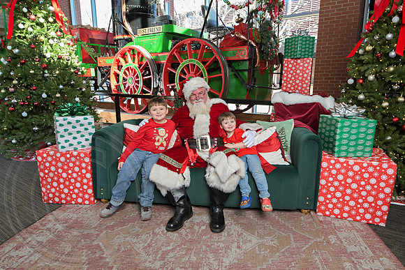 The Charleston Santa 2024-Dec22-3796