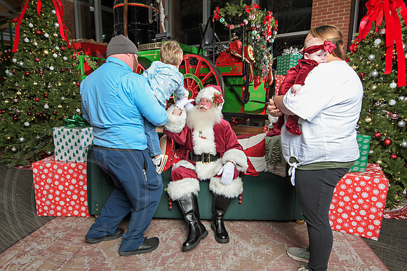 The Charleston Santa 2024-Dec3-1231
