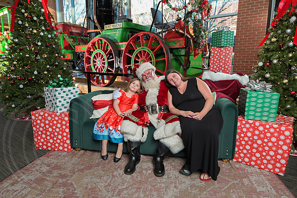 The Charleston Santa 2024-Dec22-4104