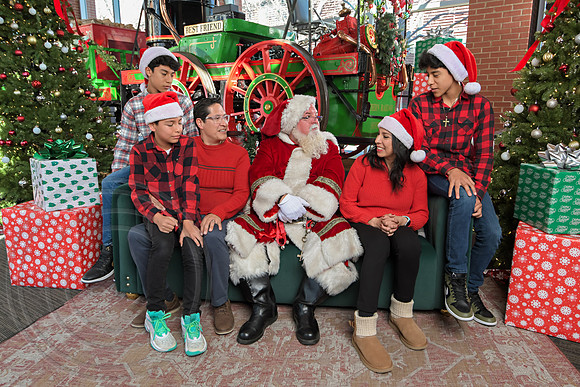 The Charleston Santa 2024-Dec22-3906
