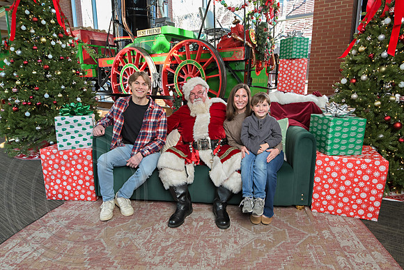 The Charleston Santa 2024-Dec22-3838