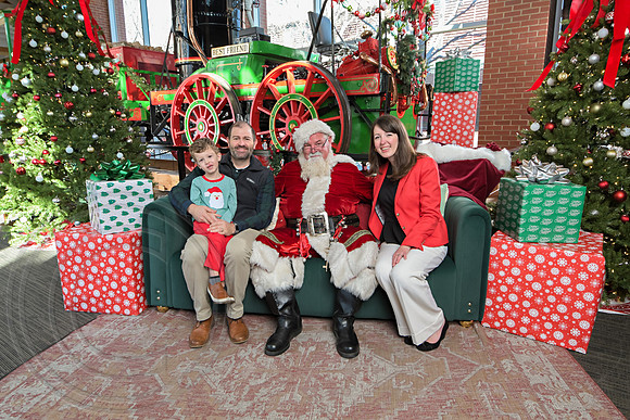 The Charleston Santa 2024-Dec22-3928