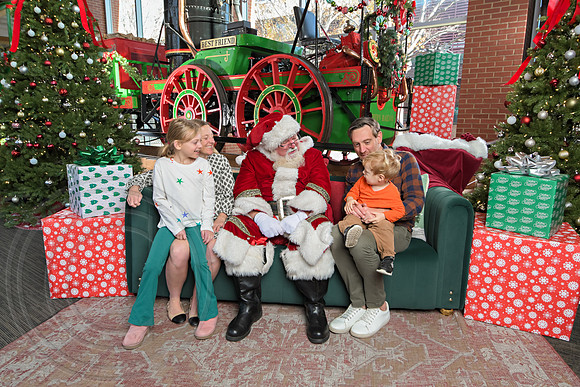 The Charleston Santa 2024-Dec15-2774