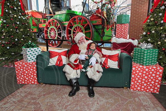 The Charleston Santa 2024-Dec22-3983