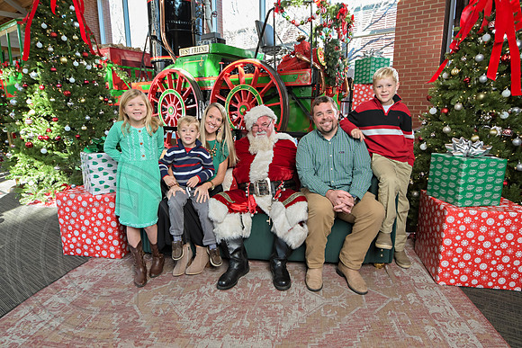 The Charleston Santa 2024-Dec22-3932
