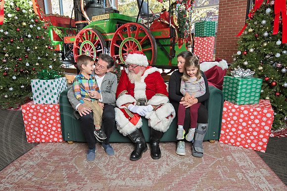 The Charleston Santa 2024-Nov30-0529