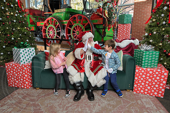 The Charleston Santa 2024-Dec7-1754