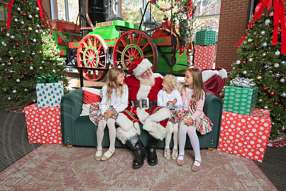 The Charleston Santa 2024-Dec1-0995