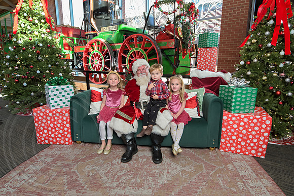 The Charleston Santa 2024-Dec22-3763
