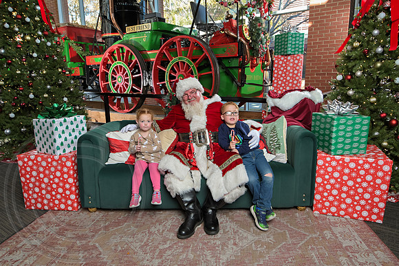 The Charleston Santa 2024-Dec7-1725