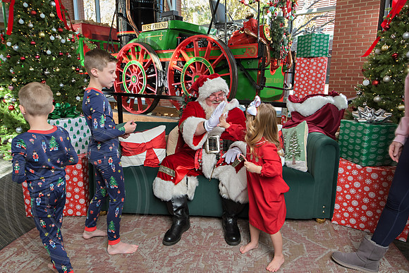 The Charleston Santa 2024-Dec7-1591
