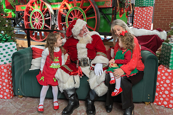 The Charleston Santa 2024-Dec22-3909