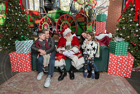 The Charleston Santa 2024-Dec7-1704