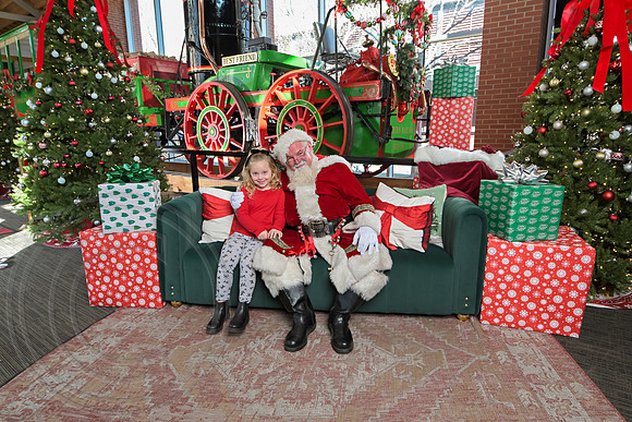 The Charleston Santa 2024-Dec22-3867