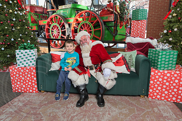 The Charleston Santa 2024-Dec22-3858