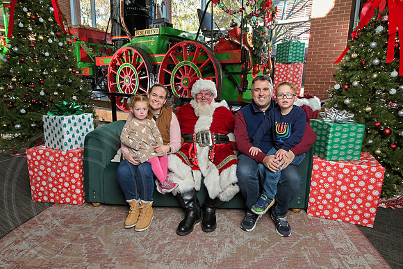 The Charleston Santa 2024-Dec7-1720