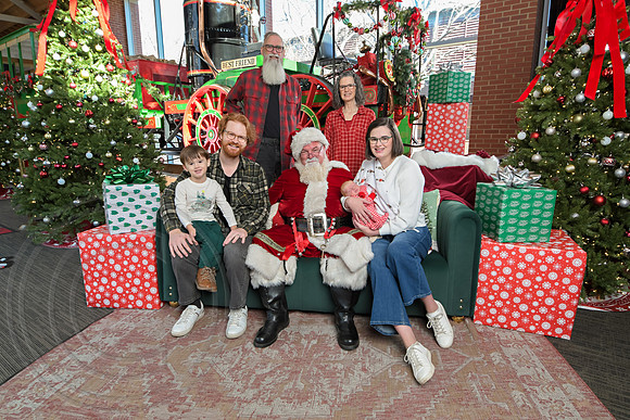 The Charleston Santa 2024-Dec22-3781