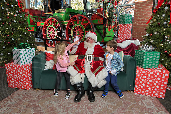 The Charleston Santa 2024-Dec7-1753