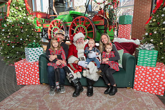 The Charleston Santa 2024-Dec15-2867