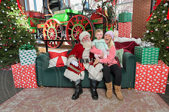 The Charleston Santa 2024-Dec22-3804