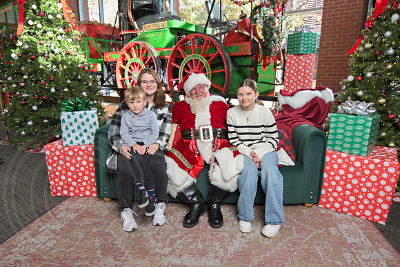 The Charleston Santa 2024-Dec1-0972