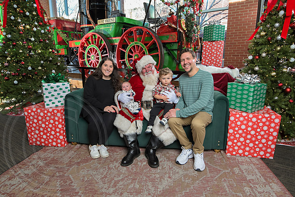 The Charleston Santa 2024-Dec22-4070