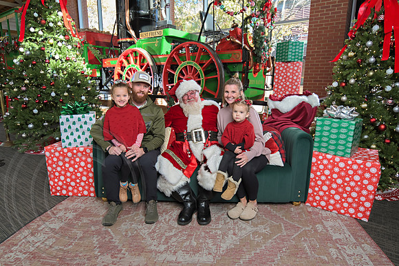 The Charleston Santa 2024-Dec1-0983