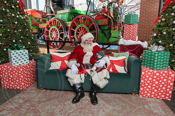 The Charleston Santa 2024-Dec22-3978