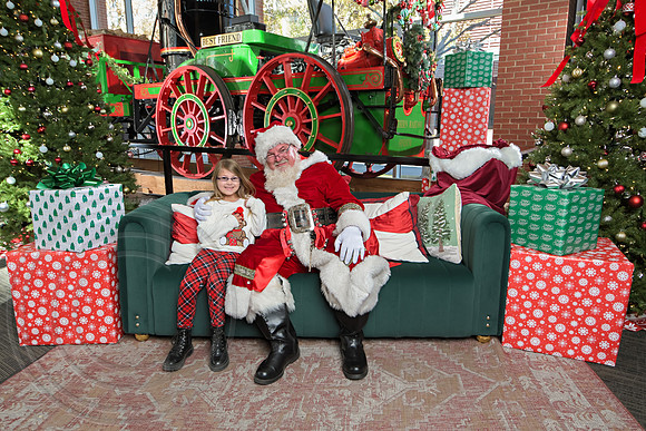 The Charleston Santa 2024-Dec7-1643