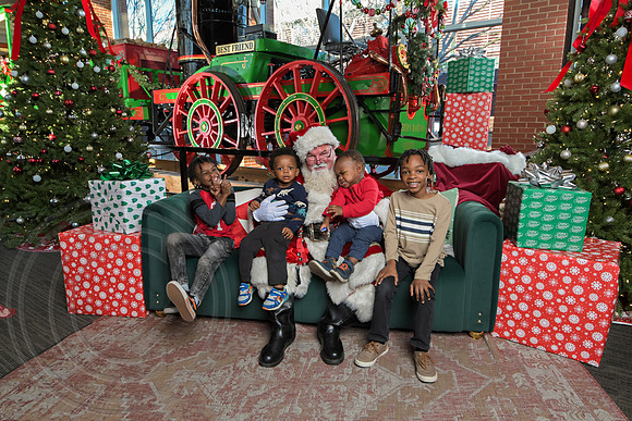 The Charleston Santa 2024-Dec22-4106
