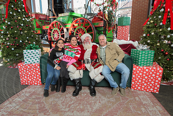 The Charleston Santa 2024-Dec22-3854