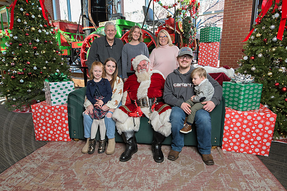 The Charleston Santa 2024-Dec22-3946